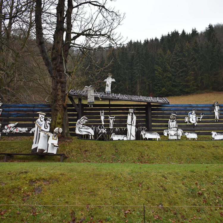 o Kryštofovo Údolí – betlémová vesnice s muzeem, Jírovým betlémem i Hodinovou věží