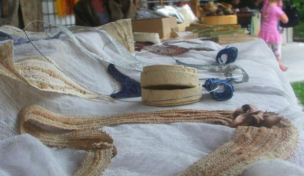 Galerie Na dvorku přivítala tradiční řemesla