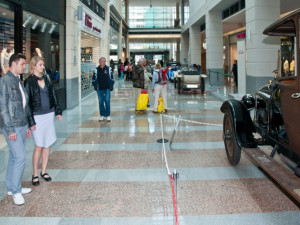 Výstava historických automobilů v OC Forum