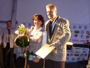 Renata Vítková a Jiří Vítek s pohárem absolutních vítězů.