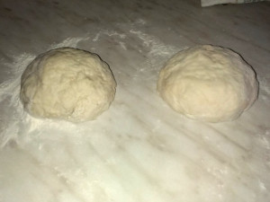 Koule z těsta musíte nechat odpočinout.