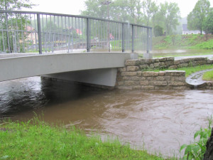 Rozvodněná Jeřice v Mníšku