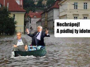 Neunikli ani prezident a ministr zahraničí, muži ve věčném sporu.