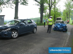 Nehodu v Jeřmanicících odnesl řidič, skončil v nemocnici