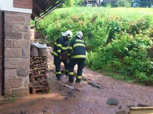 Přívalový déšť o víkendu zasáhl Liberecký kraj. Foto: HZSLK