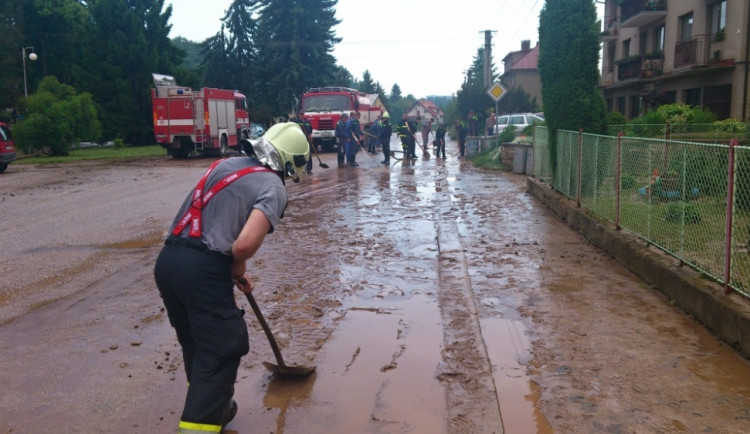 Přívalový déšť o víkendu zasáhl Liberecký kraj. Foto: HZSLK