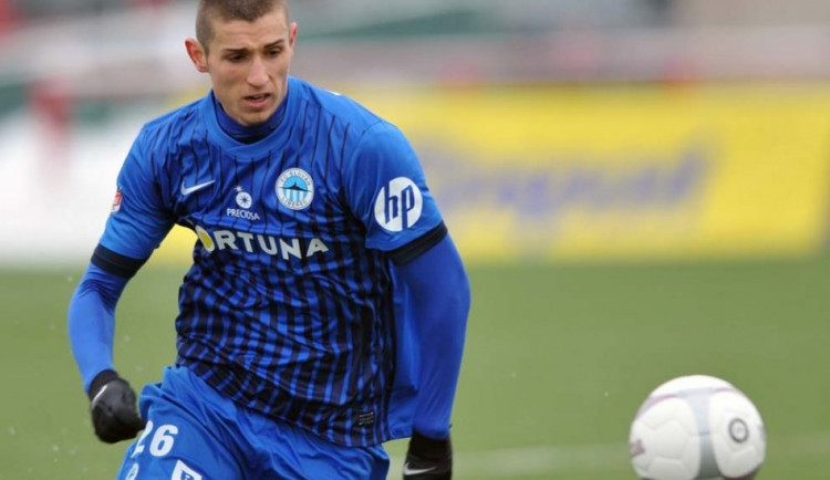 Lukáš Szabo v zimním zápase Tipsport ligy v dresu Slovanu. Foto: Jaroslav Appeltauer