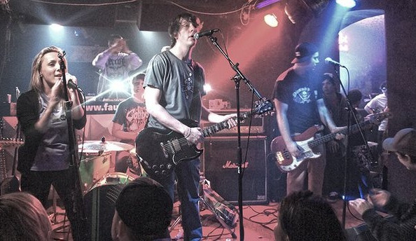 Za vysvědčení třeba na koncert do Vlaku