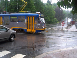 Bouřit bude dál, přeháňky ustanou až po víkendu