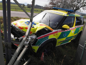 Bezohledný řidič kamionu otrhal sanitku, chtěl ušetřit čas