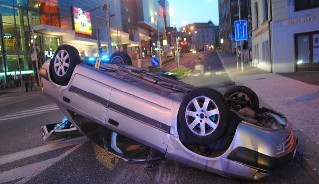 Nehoda Citroenu. Foto: Policie ČR