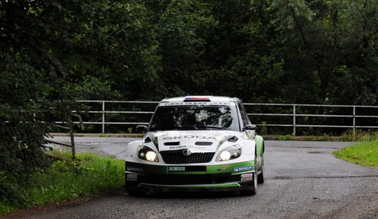 Vedení v Rally Bohemia se ujal Václav Pech s Mini