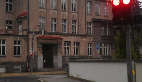 Červená. Čekat budete skoro půl hodiny