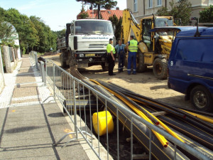 V Lesní se dá projít jen po chodníku