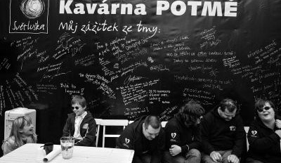 Dejte si nejčernější kávu v životě