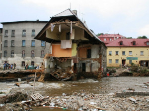 Na krajském úřade začíná výstava fotografií z povodní 2010