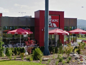 Zloděj otrhal KFC v Liberci. Ukradl dvě bezpečnostní kamery