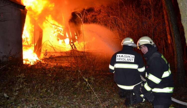 Požár v Arnolticích. Foto: HZSLK