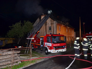 V Raspenavě hořel rodinný dům, škoda je půl milionu