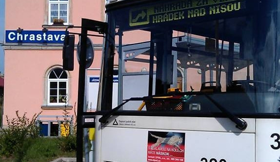 Mezi Chrastavou a Hrádkem nejezdí vlaky. Opravují mosty