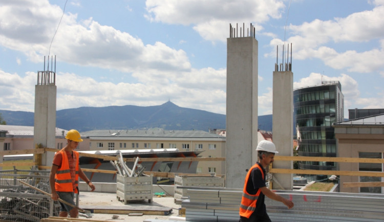 Výhled na Ještěd z nejvyššího podlaží. Foto: TUL