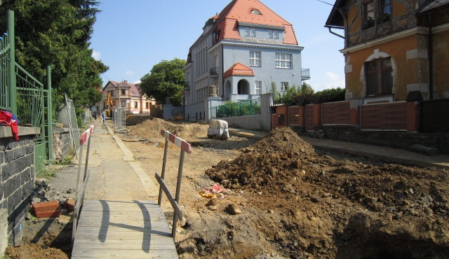 Rozkopaná ulice Mládeže ve Frýdlantě. Foto: Mesto-frydlant.cz