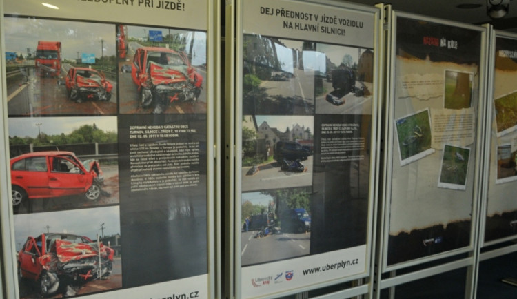 Výstava "Stop smrtelným nehodám." Foto: Květa Šírová