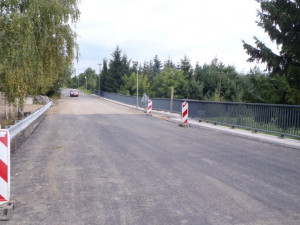Ohrazenice mají opravený most, rekonstrukce se protáhla