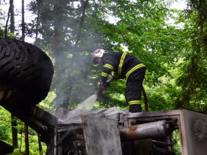 Požár rypadla. Foto: HZSLK