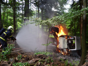 Požár rypadla. Foto: HZSLK