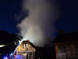 Požár ve Starém Dubu. Foto: HZSLK