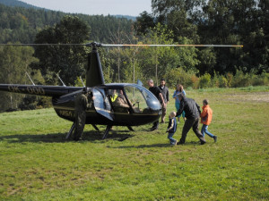 Helikoptéra se celý den nezastavila