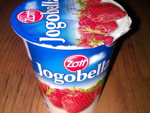 Jahodové jogurty? Drtivá většina z nich se neobejde bez aromat
