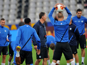 Jaroslav Šilhavý mezi svými svěřenci,