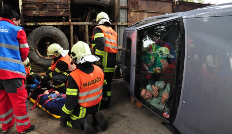 Cvičná nehoda v Hrádku nad Nisou. Foto: HZSLK/Jana Leitgebová