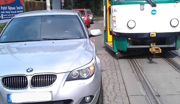 Někdy je u parkování třeba přemýšlet.