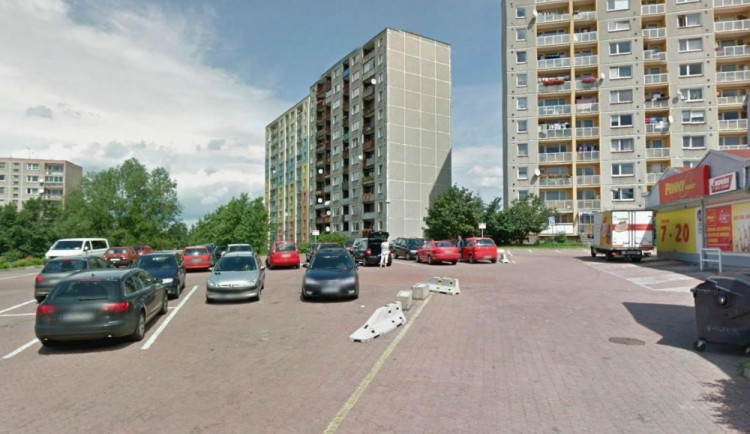 Jendo z míst, kde řádil vandal