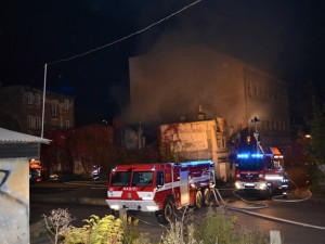 Páteční zásah v ulici Na Svahu. Foto: HZSLK/Tomáš Erban