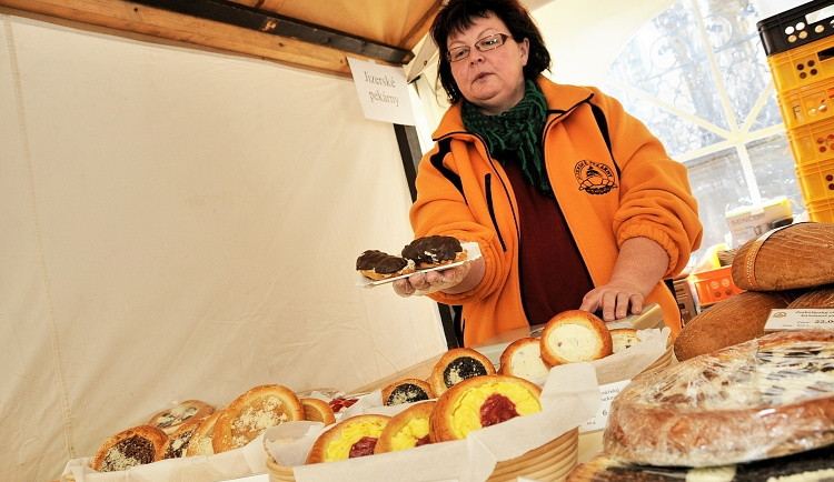 Koláčky mohl před radnicí ochutnat každý. Foto: MML/Jan Král