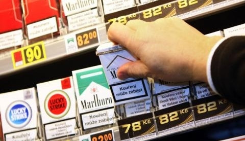Trafiku na autobusáku vybílil zloděj. Ukradl cigarety za 80 tisíc