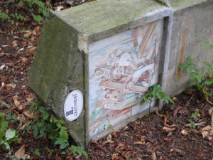 Křížová cesta je poničená