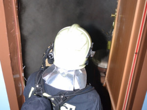 Požár v ulici Boženy Němcové. Foto: HZSLK