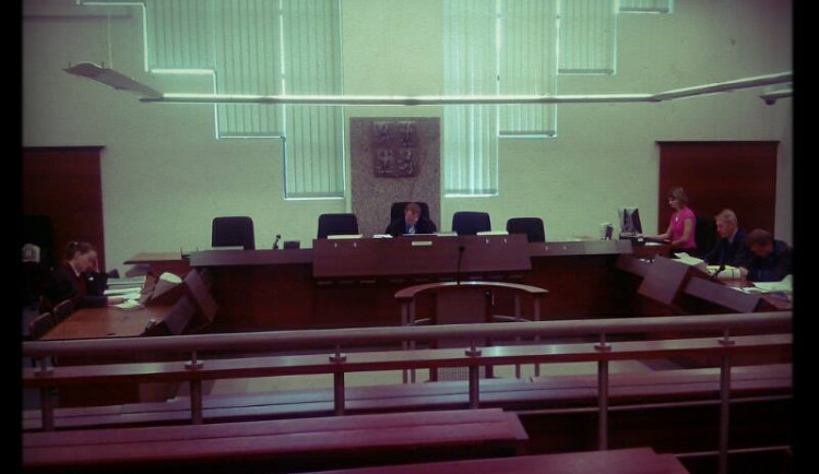 U soudu se mělo potkat 23 zastupitelů. Ani jeden nedorazil