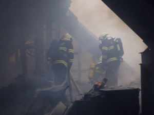 Požár na Dlouhém Mostě. Foto: HZSLK