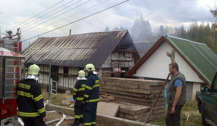 Požár na Dlouhém Mostě. Foto: SDH Rychnov u Jablonce
