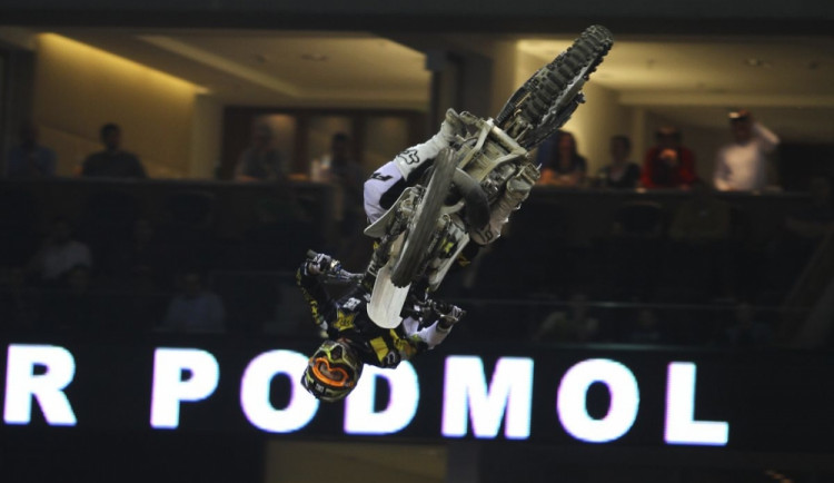 Ptali jste se freestyle motokrosaře Libora Podmola a spol.