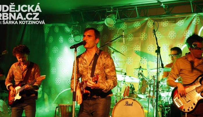 V Café klubu Slavie se v pátek skončilo s hulením