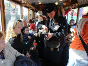 Historická tramvaj vyjela na státní svátek na slavnostní projížďku. Foto: MML/Jan Král