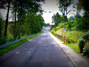 Rozdrcený nárt dívky přejeté autobusem se hojí dobře