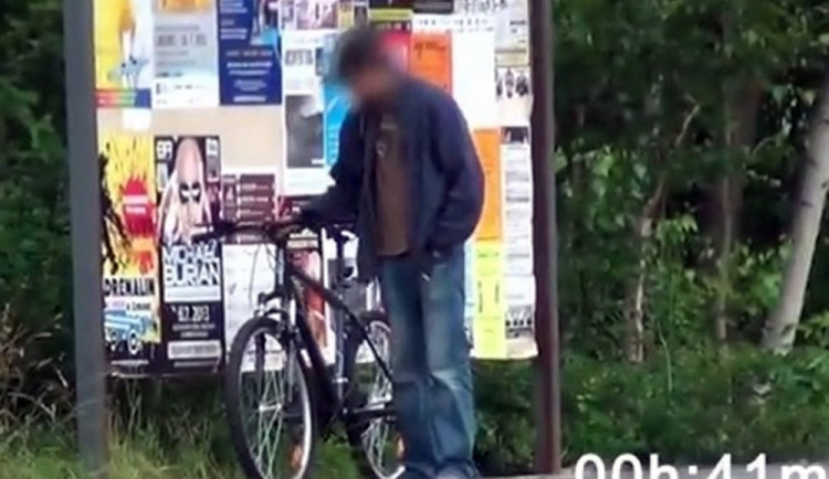 Zloděj dlouho neváhal